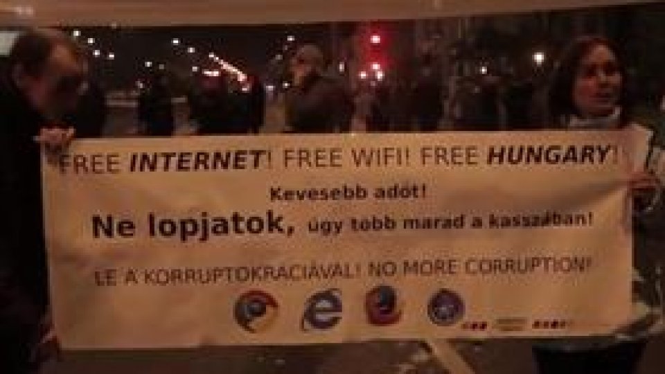 Taxa pe Internet îi scoate pe unguri în stradă