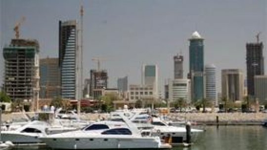 Emirul Kuweitului, îngrijorat de preţul scăzut al ţiţeiului