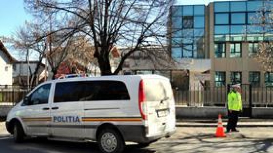 Nouă persoane suspectate de furt, reținute la Cluj