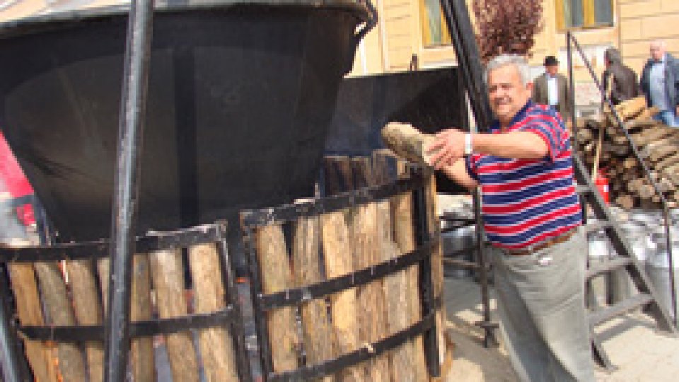 Demonstraţie de gătit la ceaun în Zalău