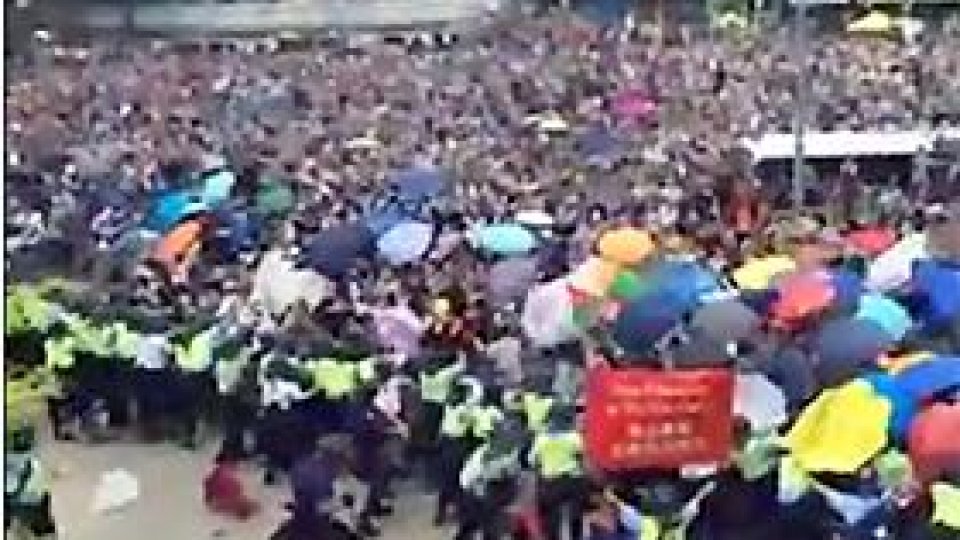 Manifestanții din Hong-Kong se retrag din centrul orașului