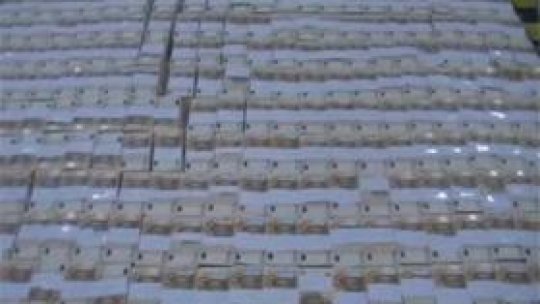 350 de mii de euro falşi, descoperiţi la Oradea