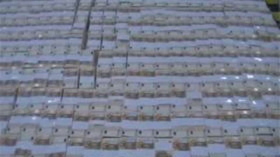 350 de mii de euro falşi, descoperiţi la Oradea