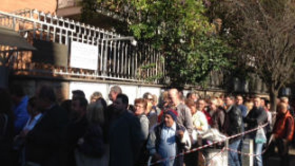 Cozi, de la prima oră, la secţiile de vot din Italia