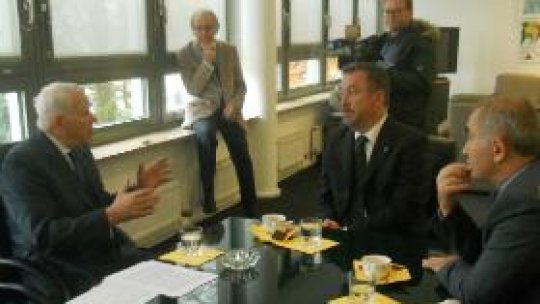 Toţi românii din Paris "vor putea vota"