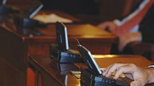 Trei deputaţi au rămas fără imunitate parlamentară
