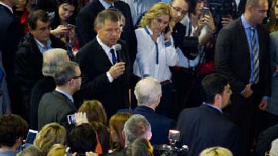 Klaus Iohannis şi-a lansat cartea la Gaudeamus (FOTO)
