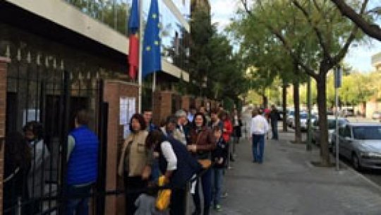 Cozi la secţiile de vot din străinătate (FOTO)