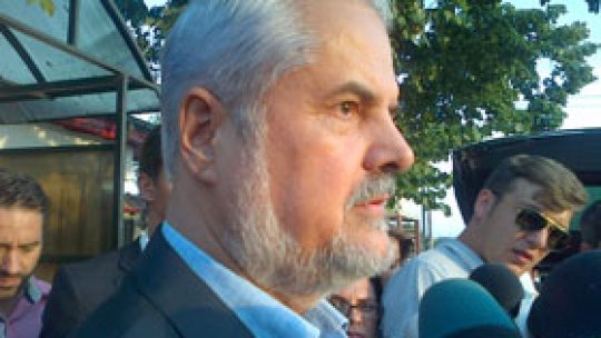 Guvernul"ar trebui să ceară votul de încredere al Parlamentului"