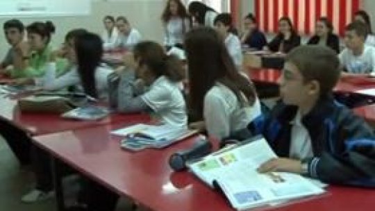 UNICEF: Jumătate din şcolile din România nu au suficienţi bani