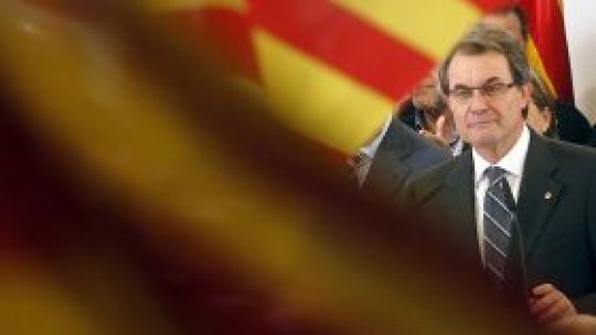 Cozi la centrele de vot din Catalonia