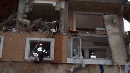Doi răniți în explozia dintr-un bloc din Târgu Mureș
