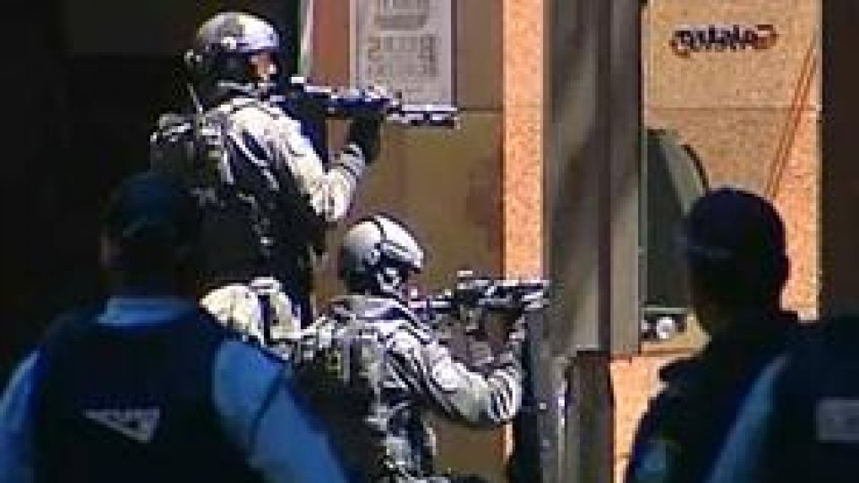 Asalt al poliției asupra cafenelei din Sydney, plină de ostatici