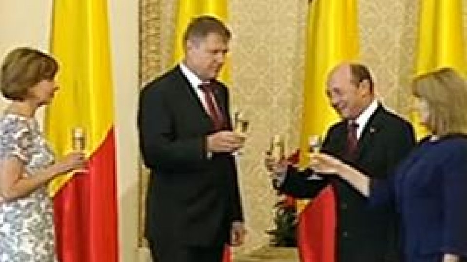Klaus Iohannis a preluat mandatul de la Traian Băsescu