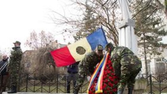 Ceremonie militară şi religioasă la Troiţa din faţa Sălii Radio