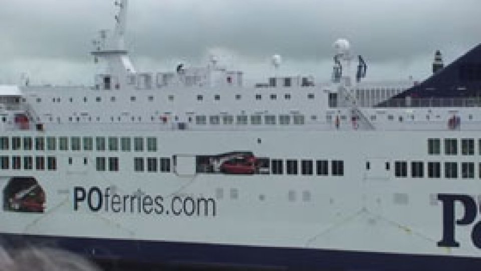 O româncă salvată de pe feribotul italian