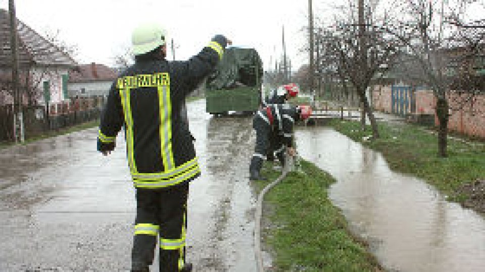 Ploile şi revărsările de ape ameninţă sudul României