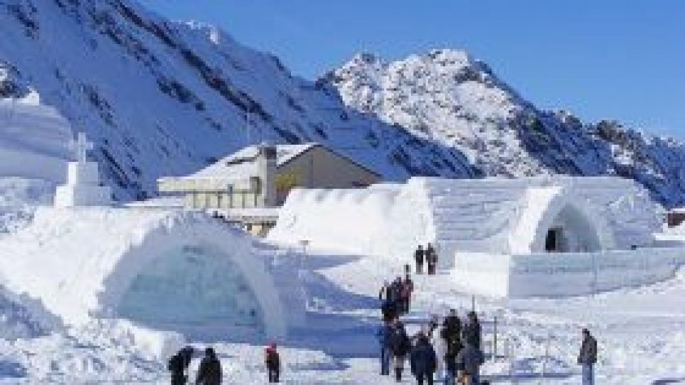 Ziua îndrăgostiţilor la Hotelul de gheaţă de la Bâlea Lac