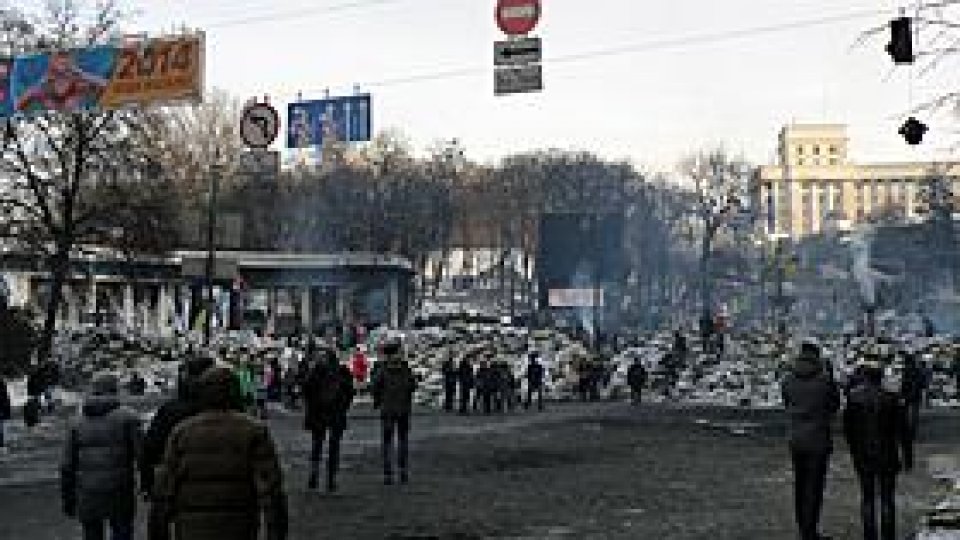 Zeci de morţi în confruntările din Ucraina