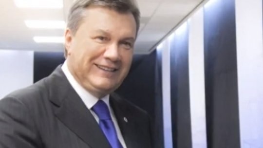 Viktor Ianukovici, prima apariţie în public după demiterea sa