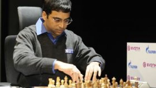 Şah: Anand, Aronian - lideri la jumătatea turneului candidaţilor