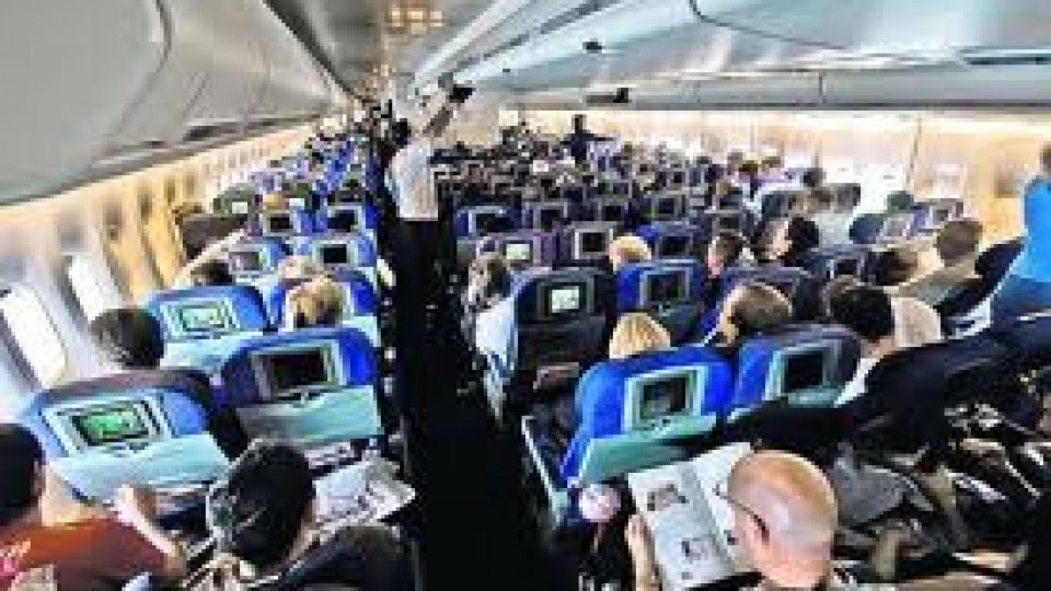 Doi pasageri ai avionului dispărut, "cu paşapoarte furate"