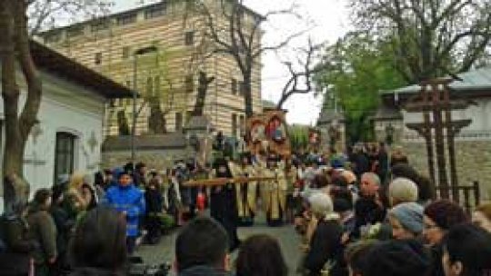 Mii de bucureşteni au participat la pelerinajul de Florii