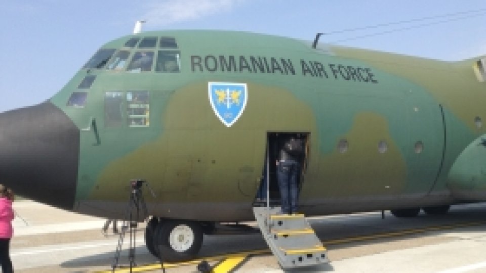 Avioanele militare, atracţia curioşilor la Baza 90 din Otopeni