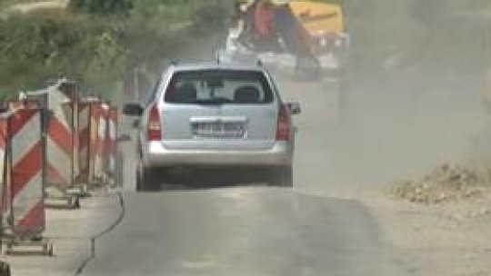 40% din drumurile din România sunt pietruite şi de pământ