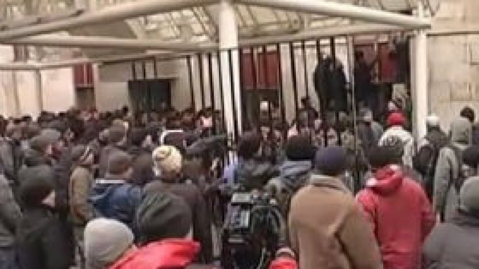 Separatişti pro-ruşi au ocupat televiziunea din Doneţk
