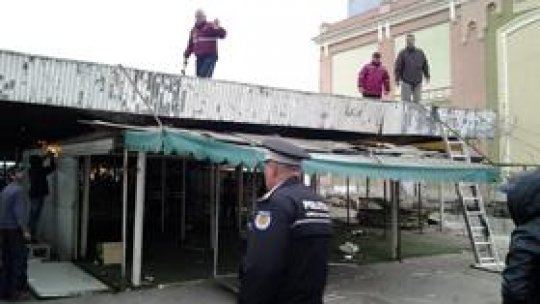 Chioşcurile ilegale din Piaţa de flori George Coşbuc, demolate