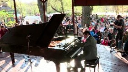Weekend în acorduri de pian în parcurile Cişmigiu şi Herăstrău