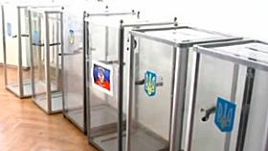 Referendumul pro-independenţă din Doneţk şi Lugansk a început