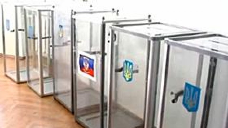 Referendumul pro-independenţă din Doneţk şi Lugansk a început