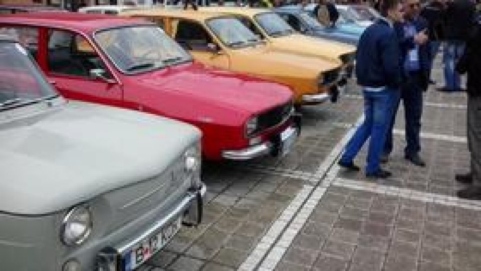 Iubitorii maşinilor Dacia s-au reunit la Braşov