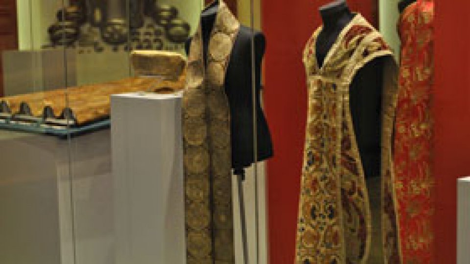 Haina îl face pe om. Şase secole de istorie vestimentară