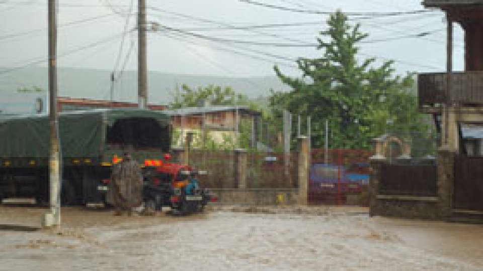 85 de l/mp de ploaie în 30 de minute la Huşi