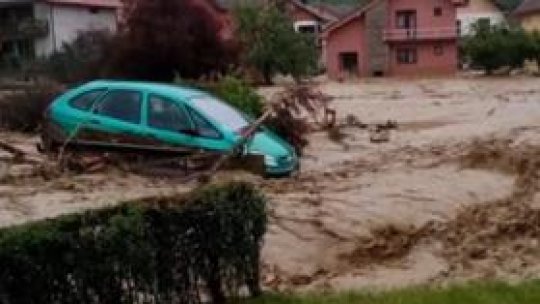 Inundaţii devastatoare în Serbia şi Bosnia