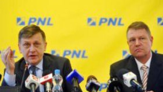 Crin Antonescu şi Klaus Iohannis şi-au anunţat demisiile