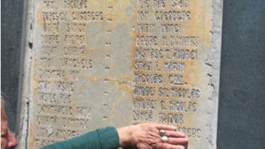 "Din marmură, din amintiri ... războiul"