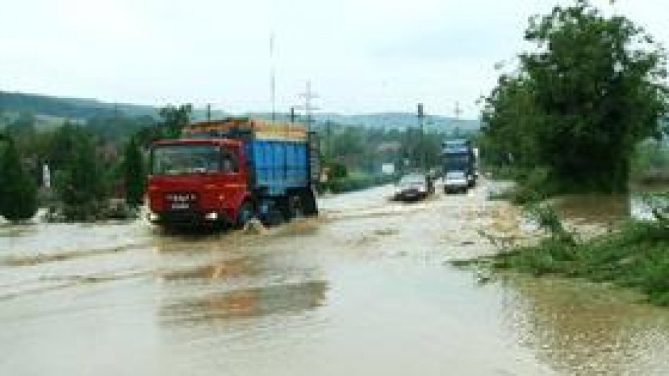 Cod galben şi portocaliu de inundaţii în sud-vestul României