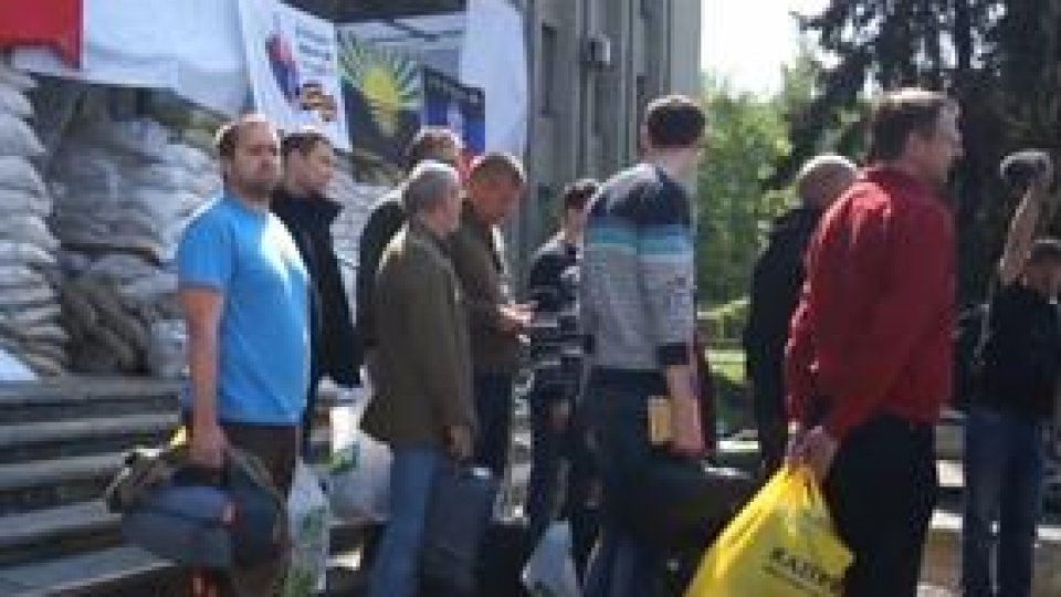 Observatorii OSCE capturaţi de pro-ruşi au fost eliberaţi
