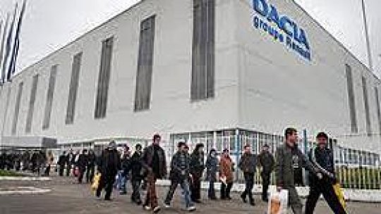 Cresc salariile angajaţilor de la Dacia