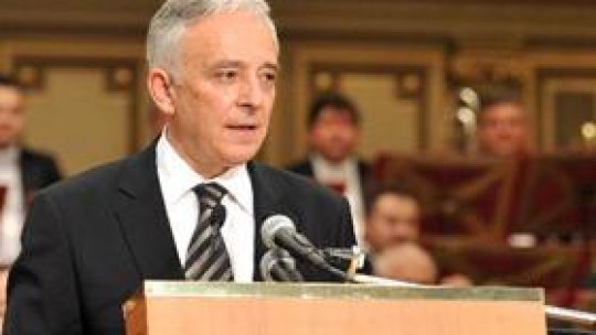 Mugur Isărescu, validat în funcţia de guvernator al BNR