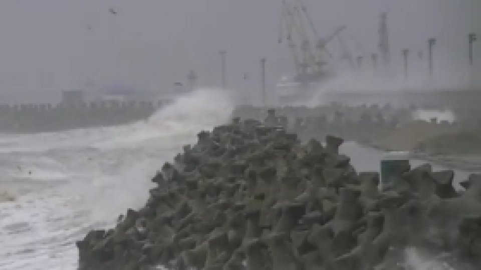 Autorităţile de la malul mării sunt în alertă