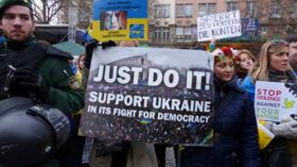 Tinerii ucraineni îşi vor ţara în Uniunea Europeană