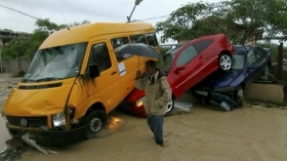 Bulgaria ţine luni doliu naţional pentru victimele inundaţiilor