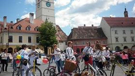 Cu ia, pe bicicletă