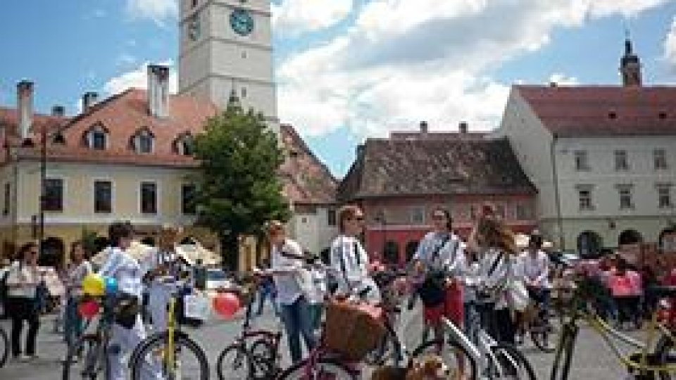 Cu ia, pe bicicletă