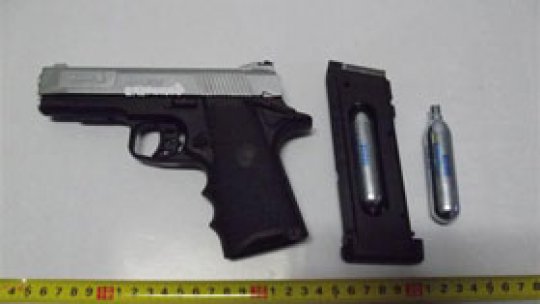 Pe litoral, cu pistolul